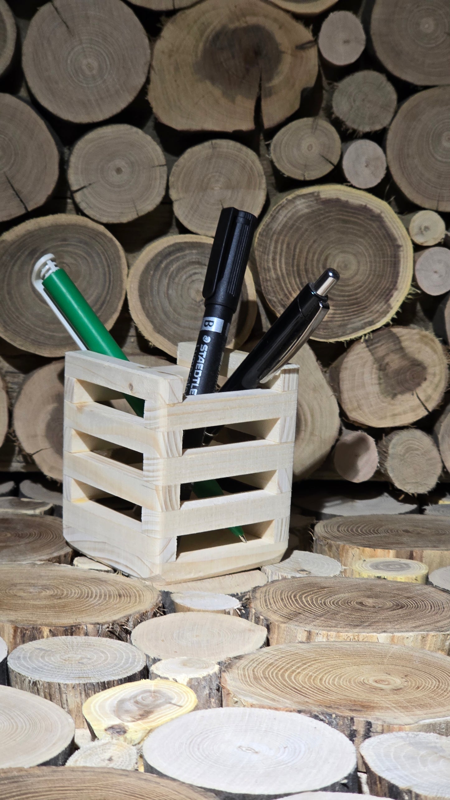 Posoda za pisarniški pribor