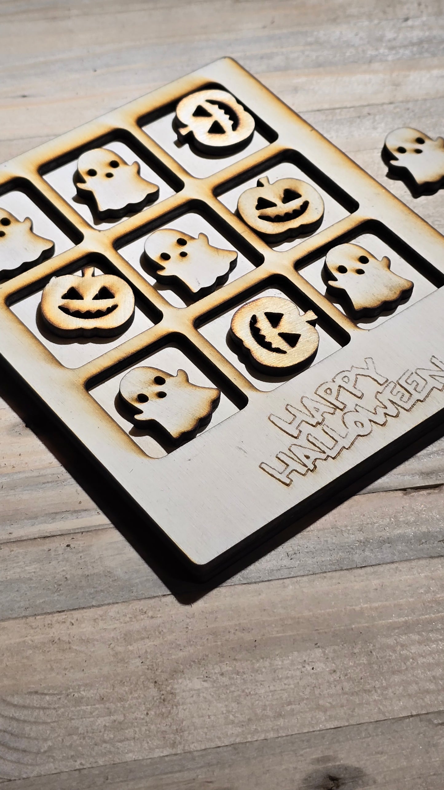 Igra tri v vrsto za Noč čarovnic