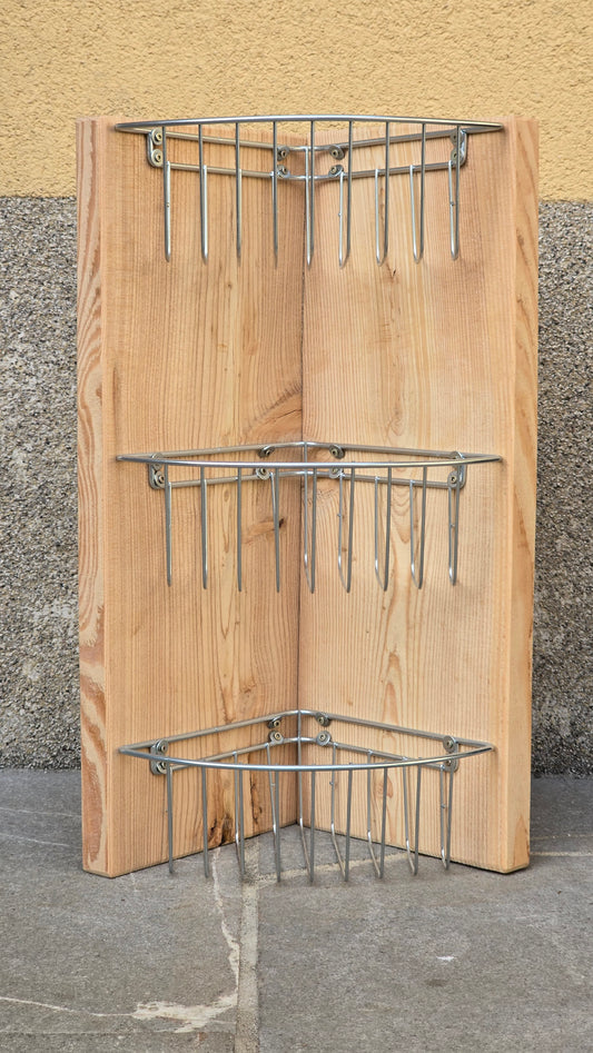 Stojalo za kopalniški pribor