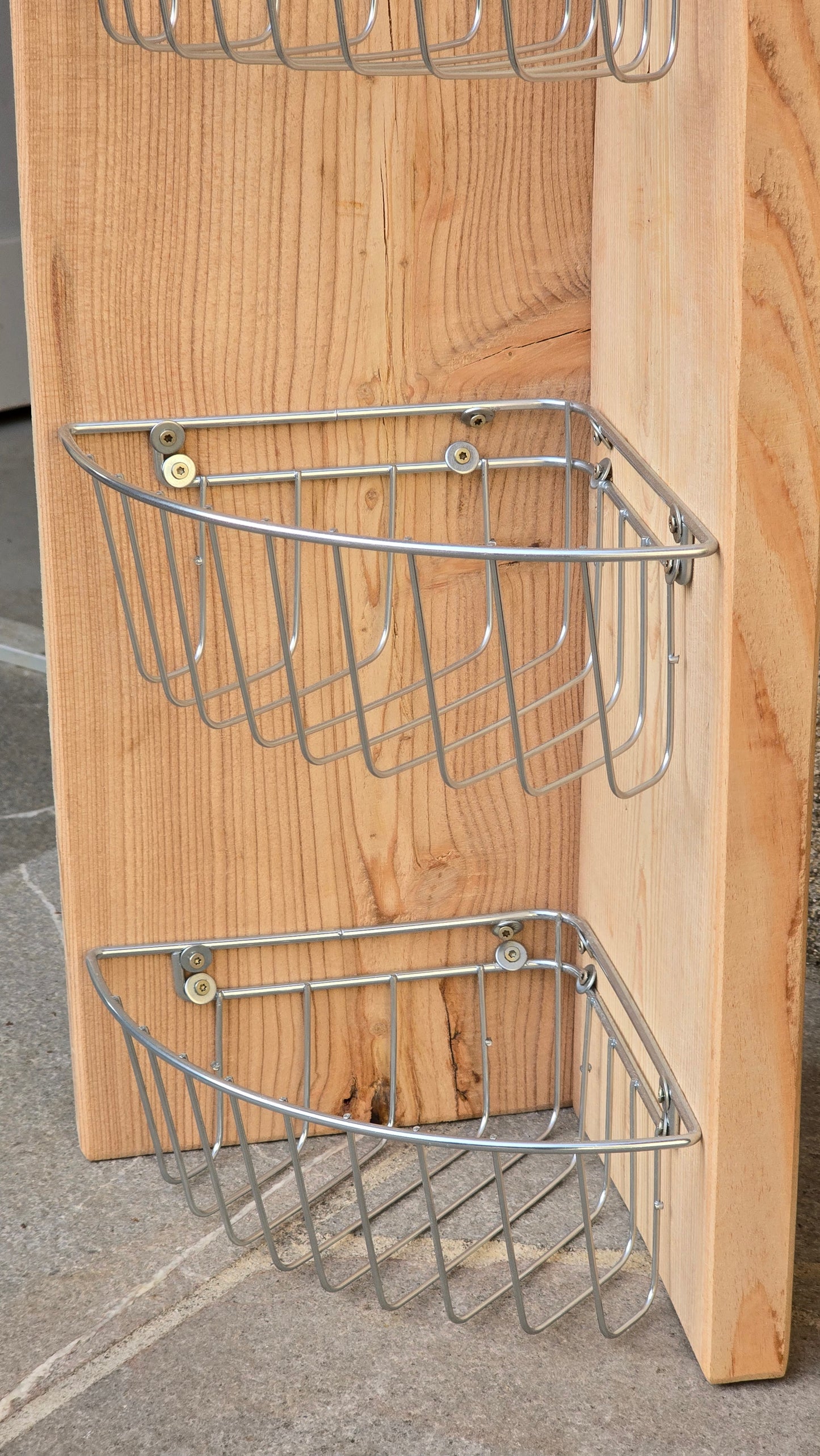 Stojalo za kopalniški pribor