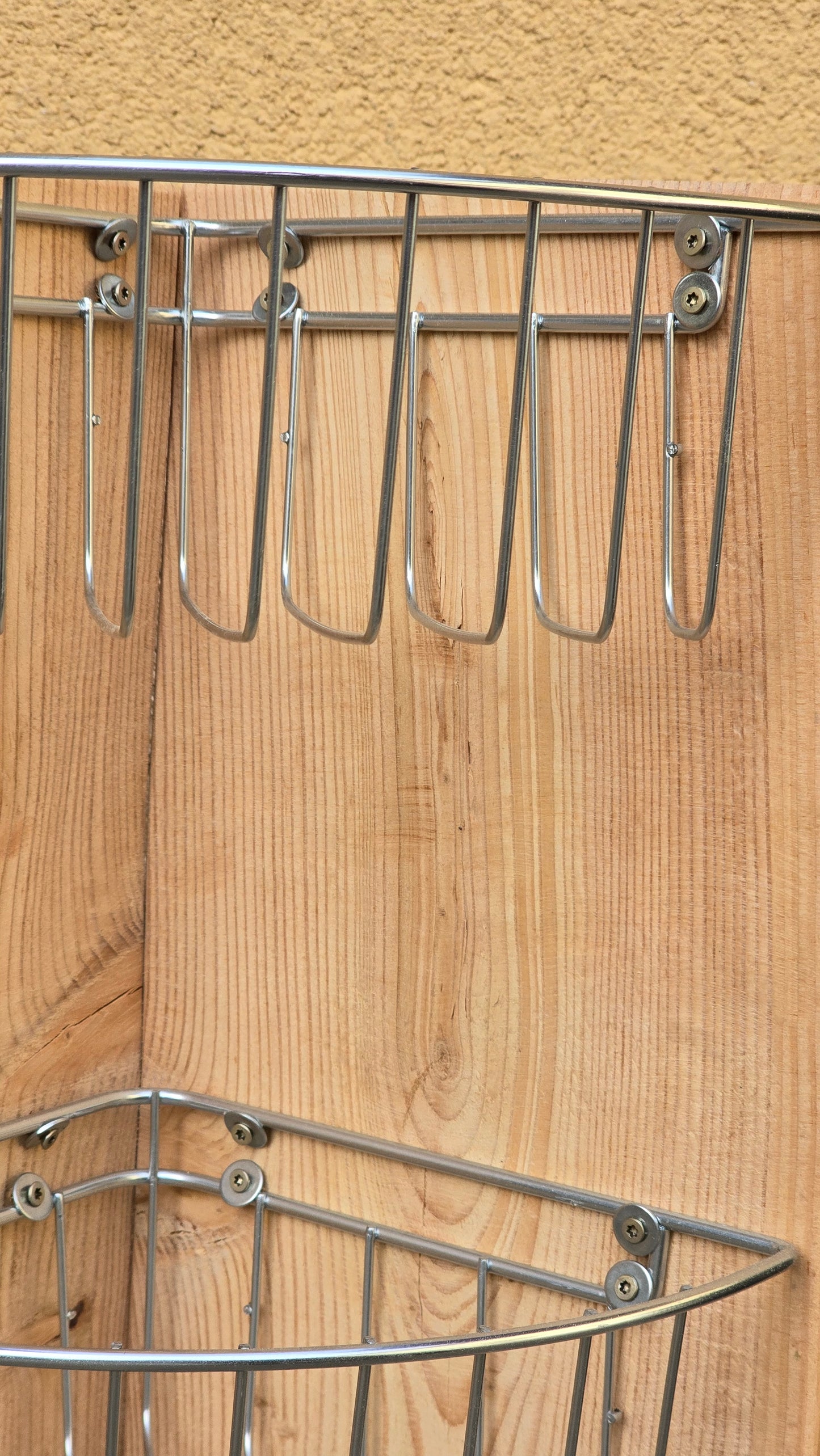 Stojalo za kopalniški pribor